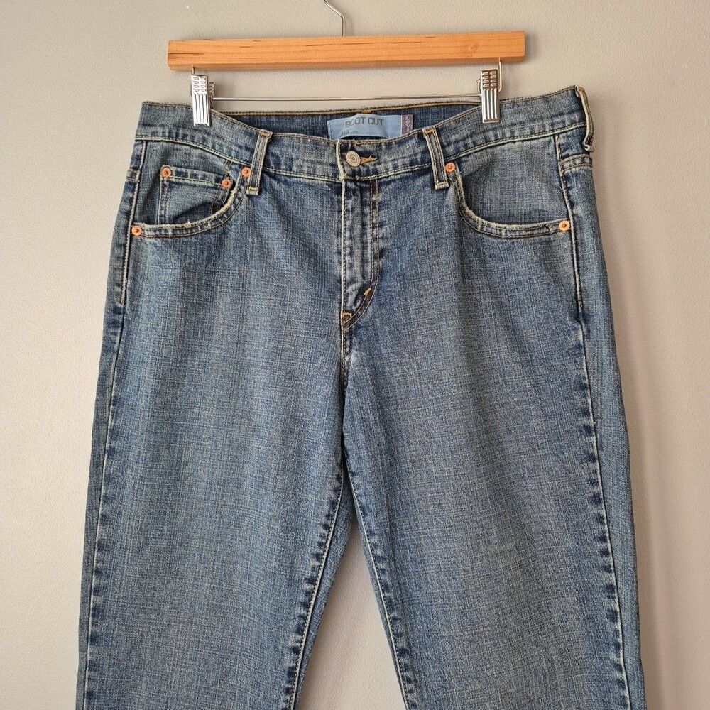 Levis Medium Wash Mid Rise 515 Nouveau Bootcut Denim Jeans Womens 12M Inseam 30 - Picture 2 of 7